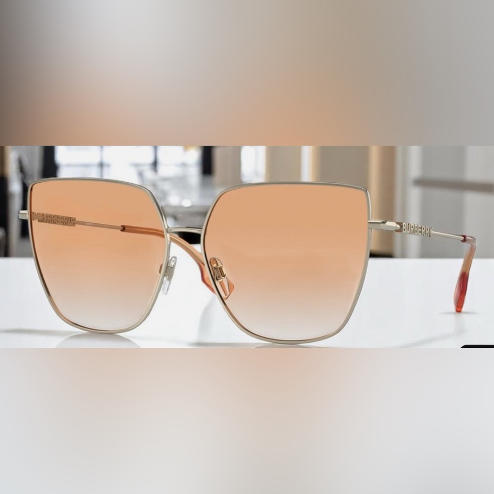 Burberry Sunglasses Size 61mm Women NEW Full Set